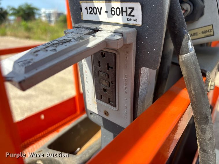 image for item ER3073 2012 JLG 600AJ boom lift