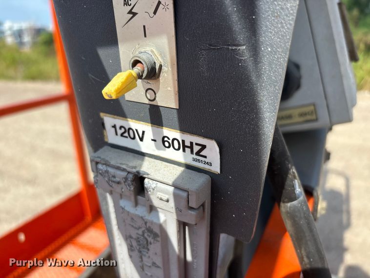 image for item ER3073 2012 JLG 600AJ boom lift