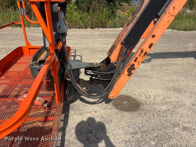 image for item ER3073 2012 JLG 600AJ boom lift