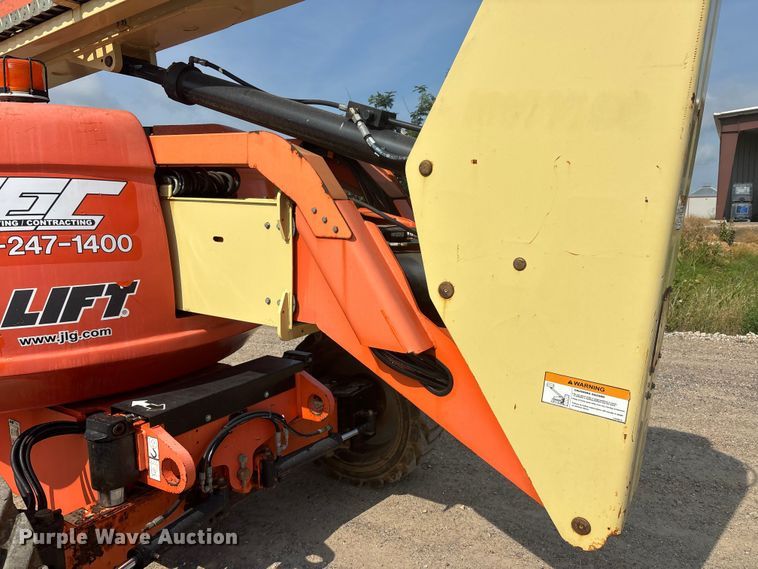 image for item ER3073 2012 JLG 600AJ boom lift