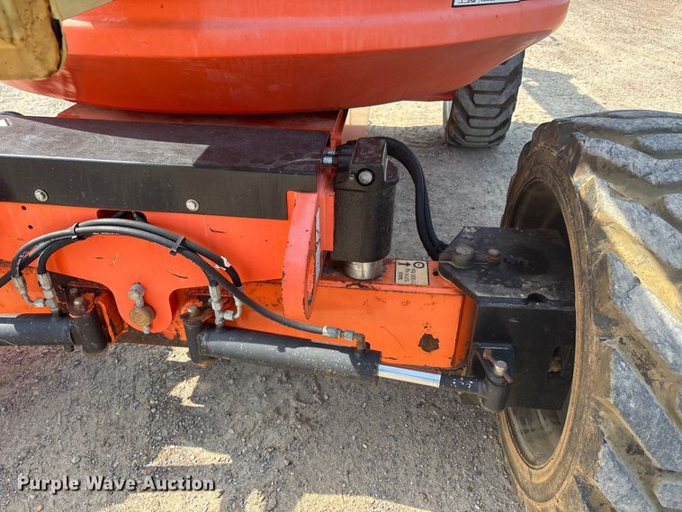 image for item ER3073 2012 JLG 600AJ boom lift