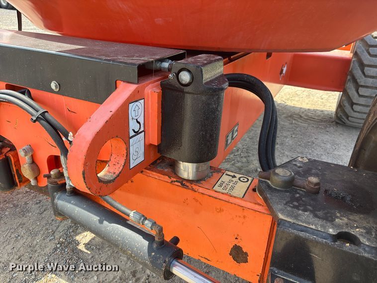 image for item ER3073 2012 JLG 600AJ boom lift