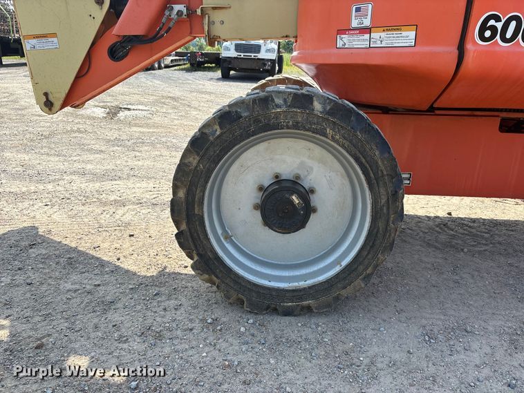 image for item ER3073 2012 JLG 600AJ boom lift