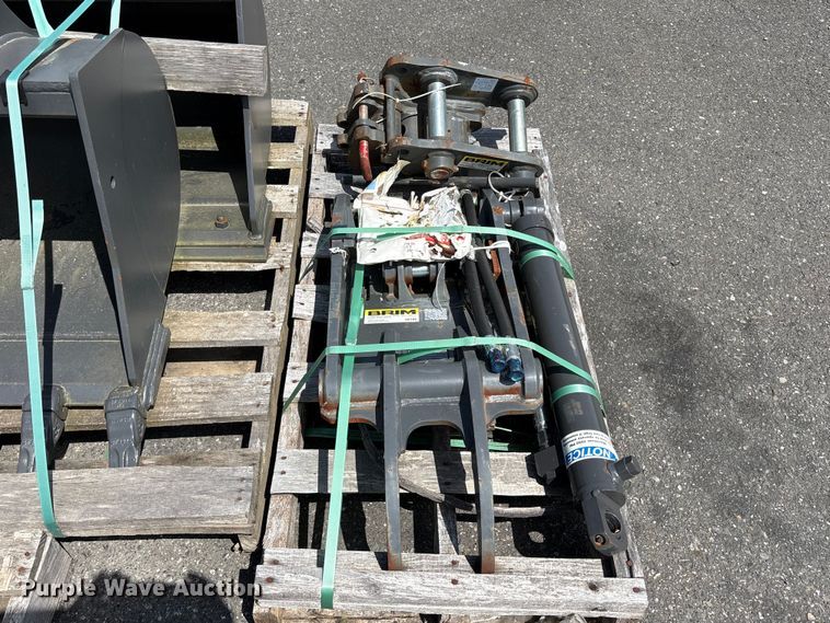 image for item ET0586 Excavator attachments
