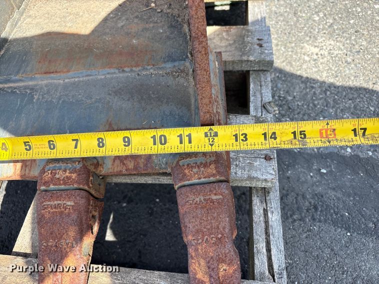 image for item ET0586 Excavator attachments