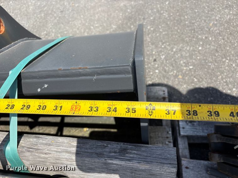 image for item ET0586 Excavator attachments