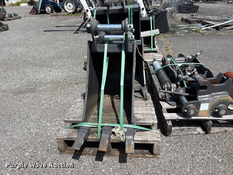 image for item ET0587 Excavator attachments