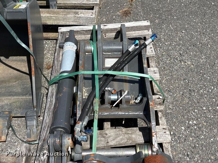 image for item ET0587 Excavator attachments