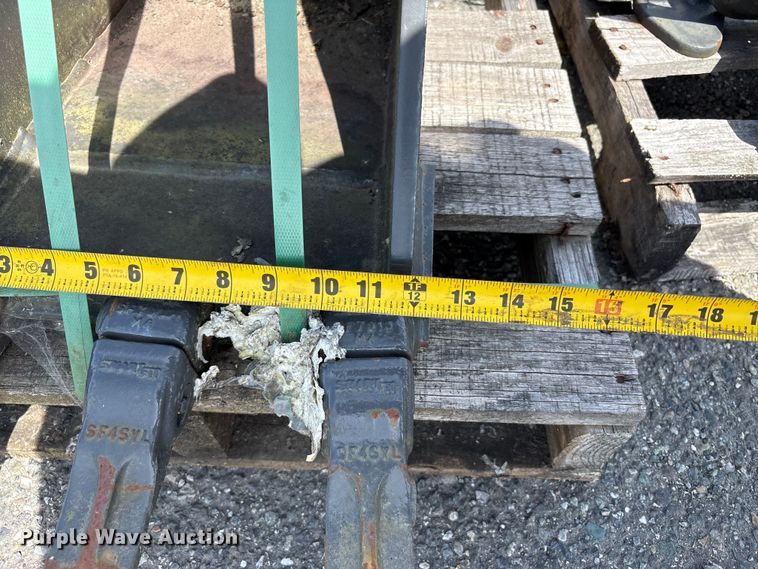image for item ET0587 Excavator attachments