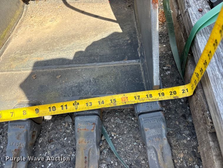 image for item ET0587 Excavator attachments