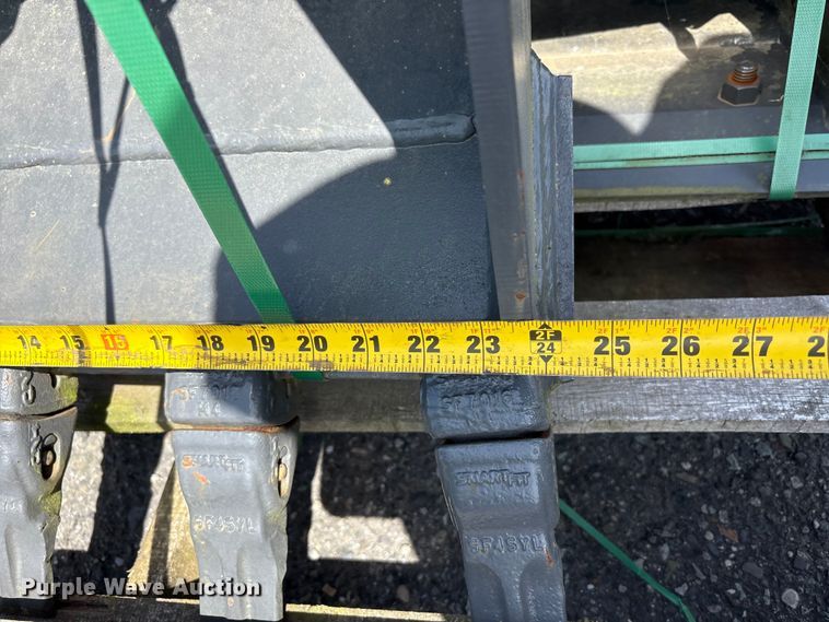 image for item ET0587 Excavator attachments