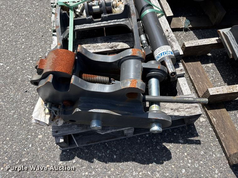 image for item ET0591 Excavator attachments