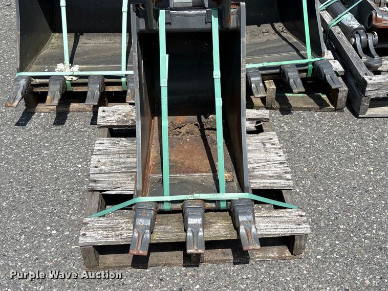 image for item ET0591 Excavator attachments