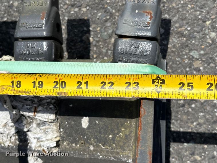 image for item ET0591 Excavator attachments