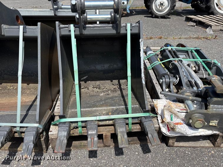 image for item ET0593 Excavator attachments