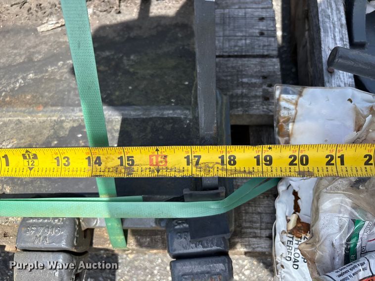 image for item ET0593 Excavator attachments