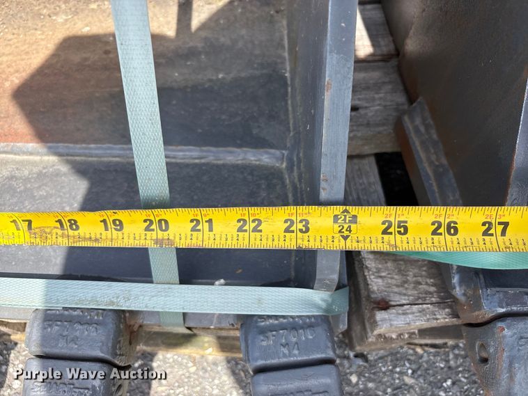 image for item ET0593 Excavator attachments