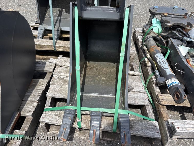 image for item ET0597 Excavator attachments