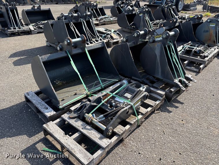 image for item ET0610 Excavator attachments