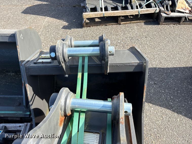image for item ET0610 Excavator attachments