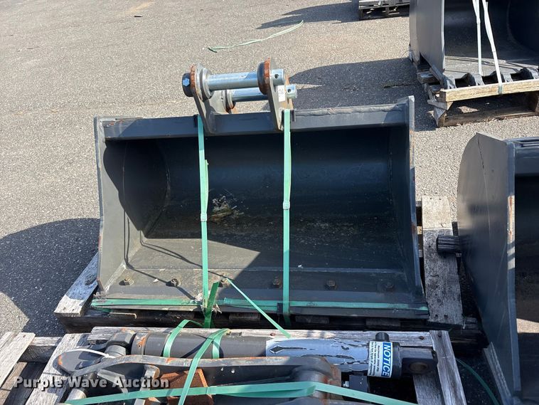 image for item ET0610 Excavator attachments