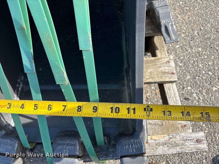 image for item ET0610 Excavator attachments