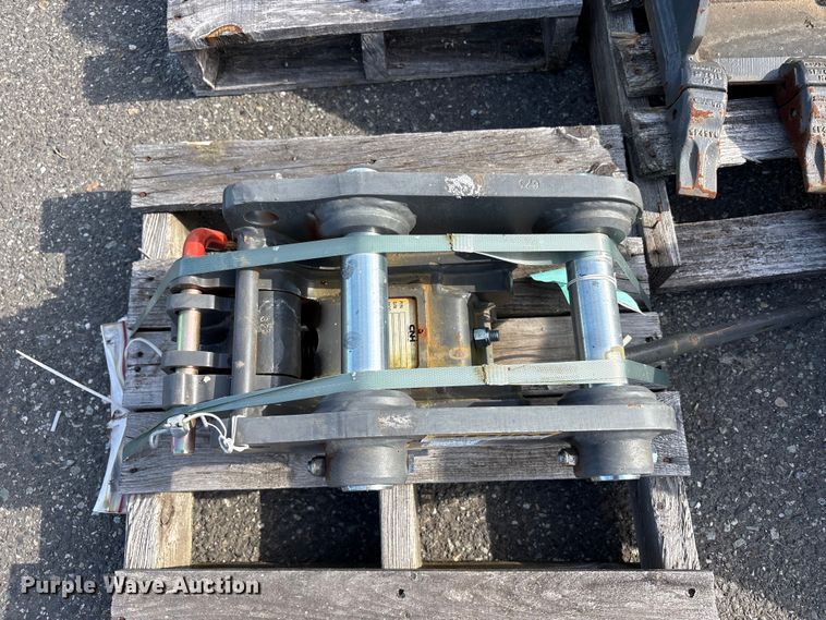image for item ET0611 Excavator attachment