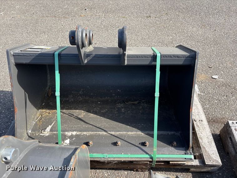 image for item ET0612 Excavator attachments