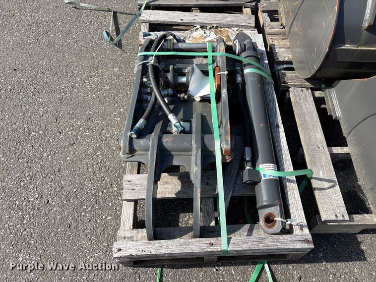 image for item ET0613 Excavator attachment