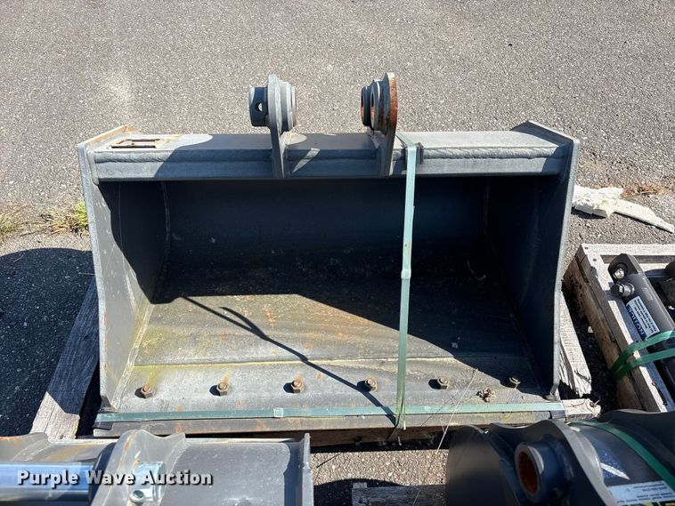 image for item ET0615 Excavator attachments