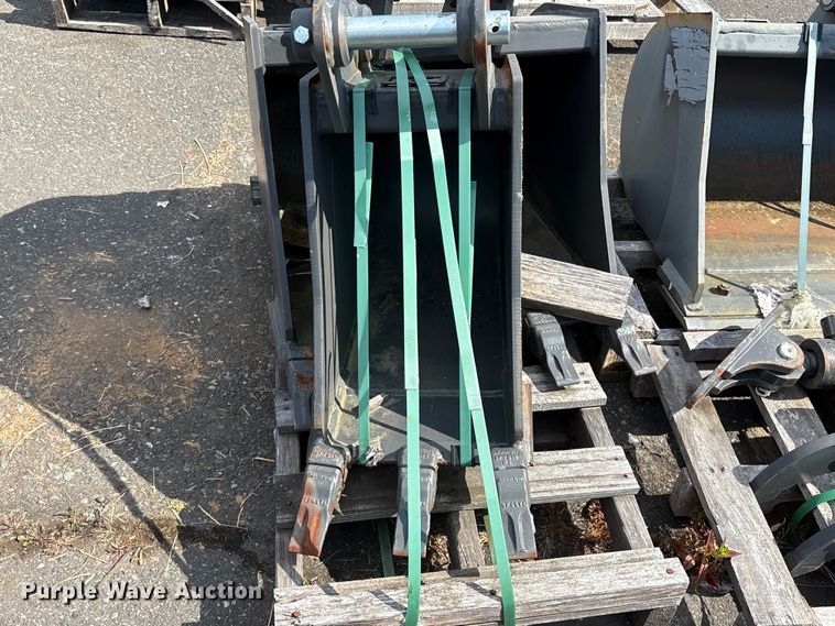 image for item ET0618 Excavator attachments