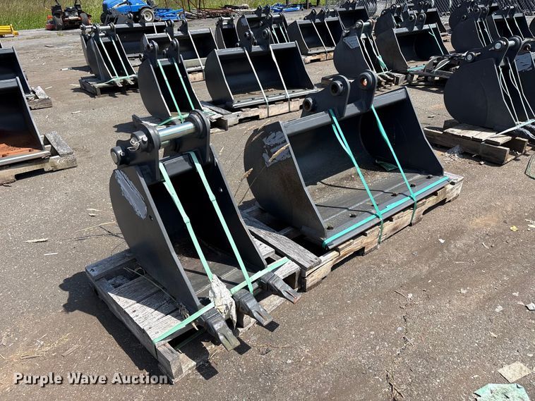 image for item ET0630 (2) CNH Industrial CNH33.37 excavator buckets