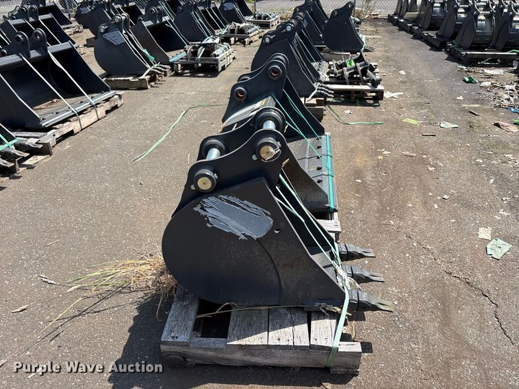 image for item ET0630 (2) CNH Industrial CNH33.37 excavator buckets