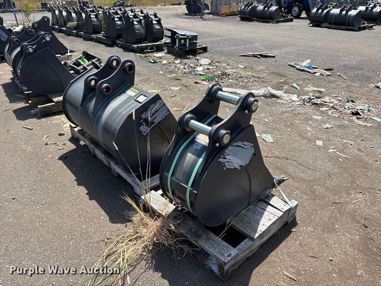 image for item ET0630 (2) CNH Industrial CNH33.37 excavator buckets