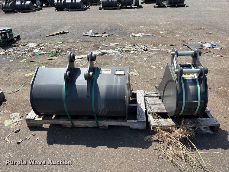 image for item ET0630 (2) CNH Industrial CNH33.37 excavator buckets