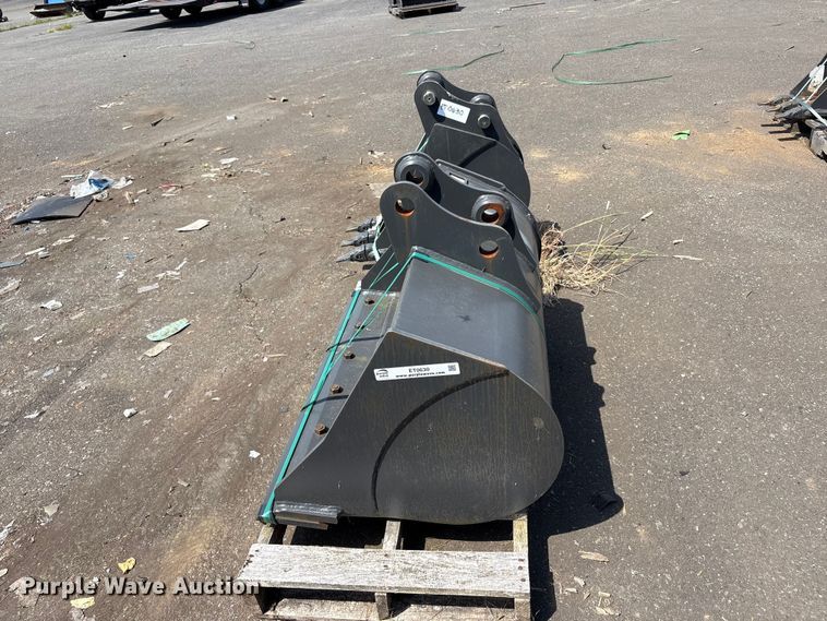 image for item ET0630 (2) CNH Industrial CNH33.37 excavator buckets