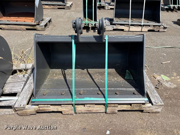 image for item ET0630 (2) CNH Industrial CNH33.37 excavator buckets