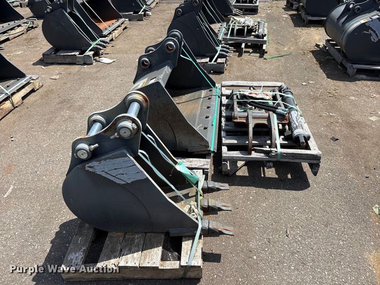 image for item ET0633 Excavator attachments