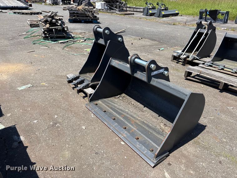 image for item ET0651 (2) CNH Industrial CNH33.37 excavator buckets