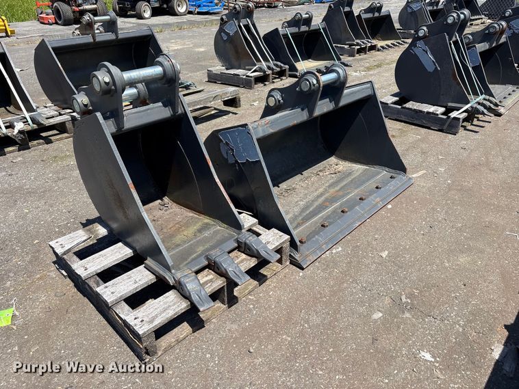 image for item ET0651 (2) CNH Industrial CNH33.37 excavator buckets