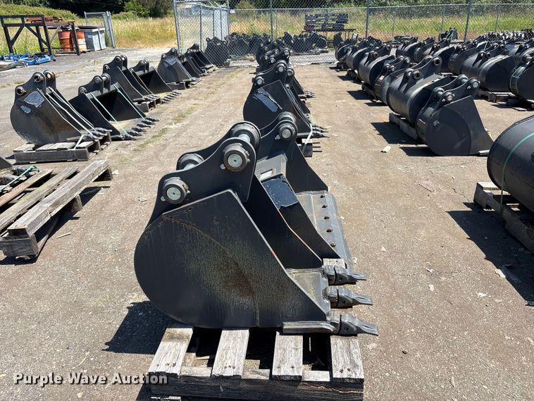 image for item ET0651 (2) CNH Industrial CNH33.37 excavator buckets