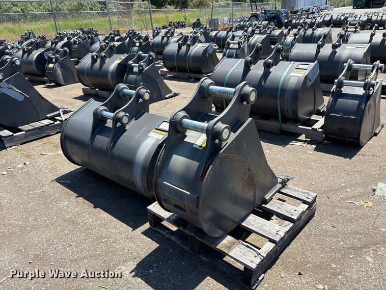 image for item ET0651 (2) CNH Industrial CNH33.37 excavator buckets