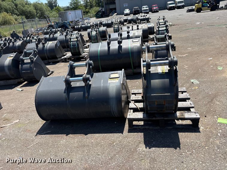 image for item ET0651 (2) CNH Industrial CNH33.37 excavator buckets