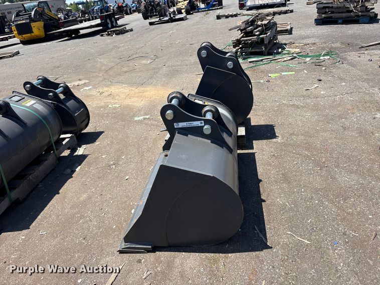 image for item ET0651 (2) CNH Industrial CNH33.37 excavator buckets