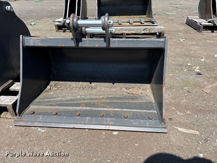 image for item ET0651 (2) CNH Industrial CNH33.37 excavator buckets
