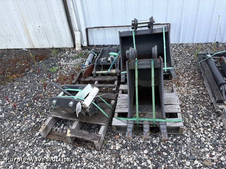 image for item ET0663 Excavator attachments