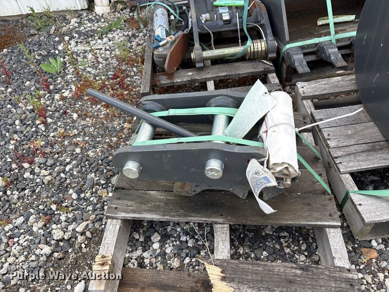 image for item ET0663 Excavator attachments