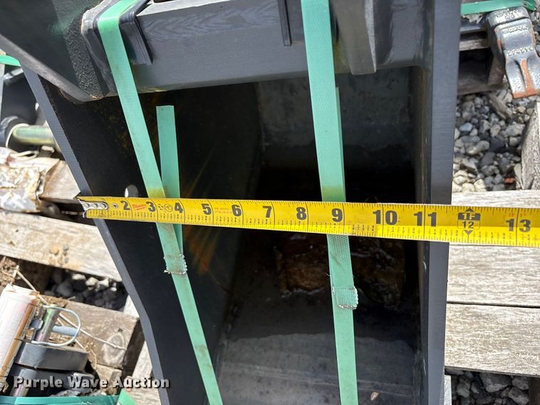 image for item ET0667 Excavator attachments