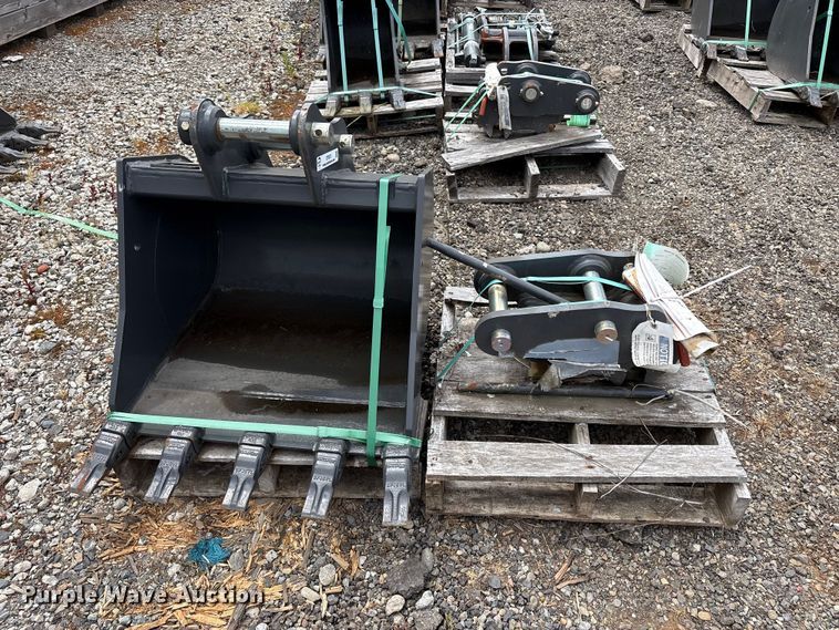 image for item ET0673 Excavator attachments