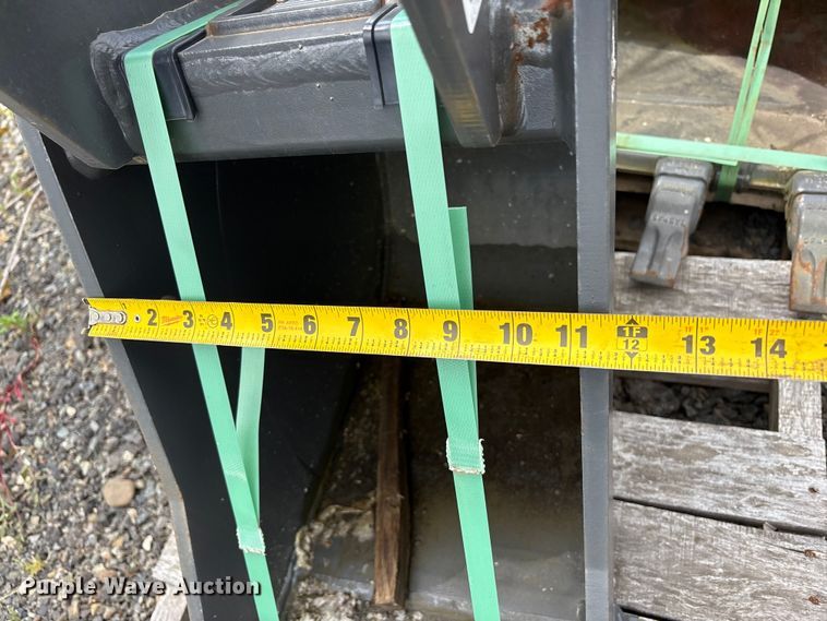 image for item ET0676 Excavator attachments